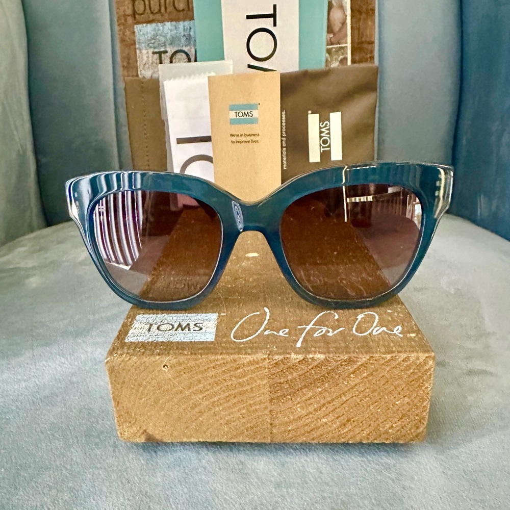 Brand New TOMS “Sloane” Teal Green Cat-Eye Sunglasses